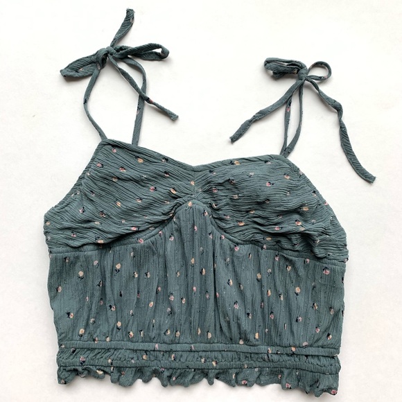 American Eagle Outfitters Tops - American Eagle Green Floral Tie Up Crop Top